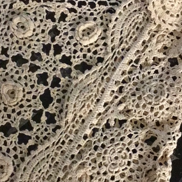 Handmade lace table cover,vtg - Picture 4 of 4